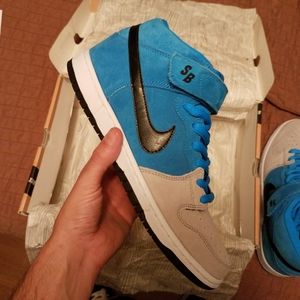 Sz 9 nike sb dunk mid beavis